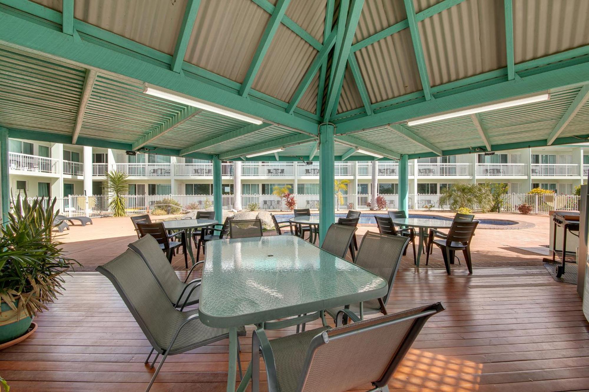 Reef Adventureland Motor Inn Tannum Sands Exterior photo